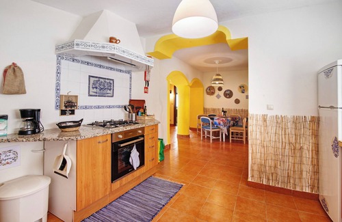 Loule House | Holiday Home 'Casa 1' with Shared Pool and Wi-Fi