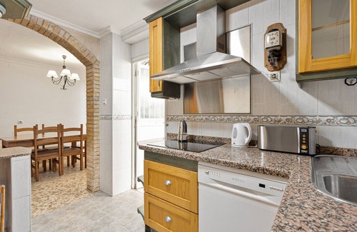 Palma-Palmilla House | Holiday Home 'Casa Ana La Rosaleda' with Private Terrace, Wi-Fi and Air Conditioning