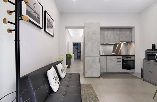 Fuseta House | Holiday Home 'Casa Anzol' with Private Terrace, Wi-Fi and Air Conditioning