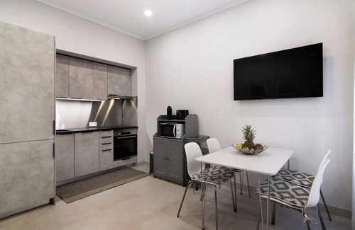 Fuseta House | Holiday Home 'Casa Anzol' with Private Terrace, Wi-Fi and Air Conditioning