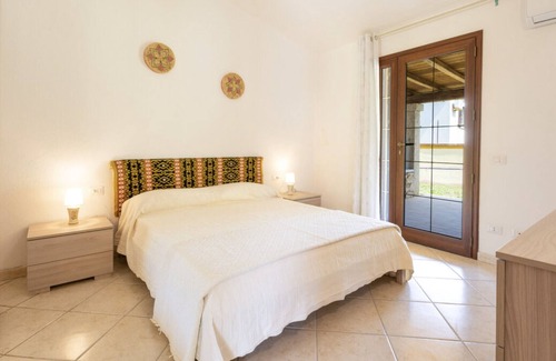 Buddittogliu Straulas House | Holiday Home 'Casa Capo Coda Cavallo' with Shared Pool, Wi-Fi and Air Conditioning
