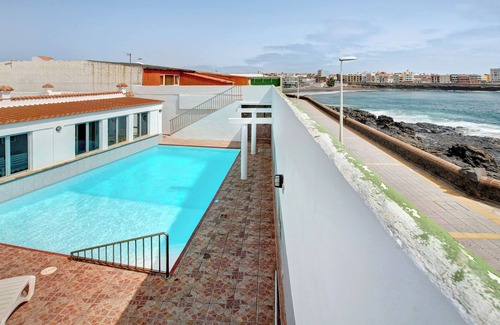 La Garita House | Holiday Home Casa Carmencita with Sea Views, Pool and Wi-Fi