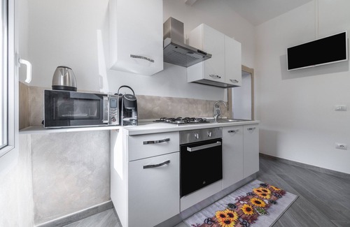 Assemini House | Holiday Home "Casa Claudia" with Private Terrace & Wi-Fi