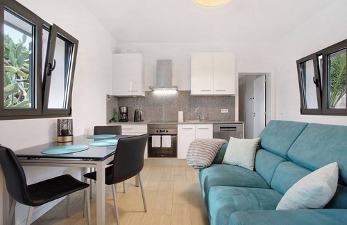 Vila Baleira House | Holiday Home 'Casa Do Vinho' with Sea View, Private Terrace and Wi-Fi
