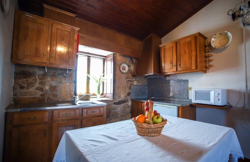 Sortelha House | Holiday Home 'Casa Da Calçada - Turismo Sortelha' with Private Terrace, Wi-Fi and Air Conditioning