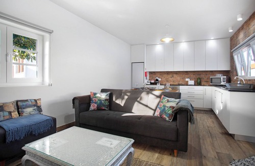 Leiria House | Holiday Home "Casa da Padaria" with Garden, Air Conditioning & Wi-Fi