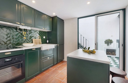 Alcochete House | Holiday Home 'Casa Da Praia' with Private Terrace, Balcony and Wi-Fi