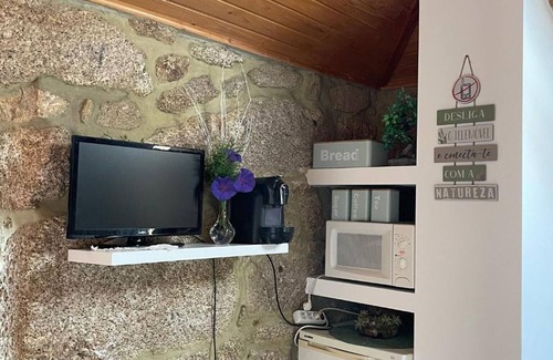 Soajo House | Holiday Home 'Casa Da Quelha' with Mountain View, Wi-Fi and Air Conditioning