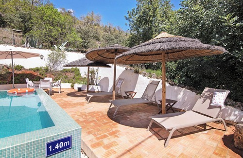 Loule House | Holiday Home "Casa da Tita - Apartamento Celeiro" with Mountain View, Pool, A/C & Wi-Fi