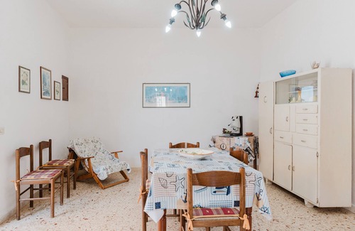 Petrosino House | Holiday Home 'Casa Damari-Fronte Spiaggia' with Sea View and Private Terrace