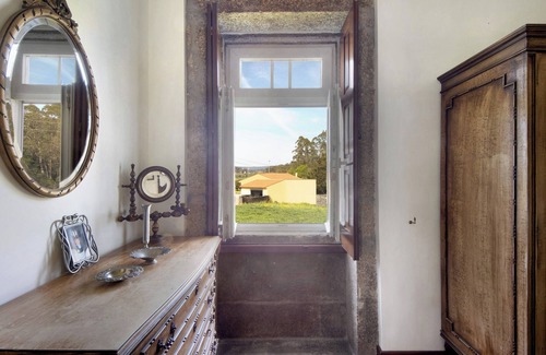 Rates House | Holiday Home 'Casa De Barqueiros' with Private Pool, Private Terrace and Wi-Fi