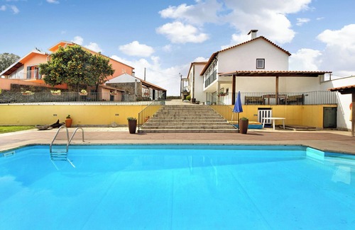 Rates House | Holiday Home 'Casa De Barqueiros' with Private Pool, Private Terrace and Wi-Fi