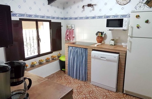 Canaleja House | Holiday Home 'Casa Del Escultor' with Mountain View, Wi-Fi and Air Conditioning