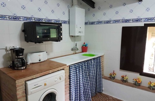 Canaleja House | Holiday Home 'Casa Del Escultor' with Mountain View, Wi-Fi and Air Conditioning