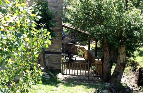 San Roman de Cameros House | Holiday Home 'Casa Del Tio Conejo' with Mountain View, Shared Pool and Wi-Fi