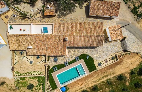 Loule House | Holiday Home 'Casa Do Avô - Vale Luís Neto' with Mountain View, Wi-Fi and Air Conditioning
