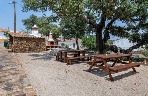 Loule House | Holiday Home 'Casa Do Avô - Vale Luís Neto' with Mountain View, Wi-Fi and Air Conditioning