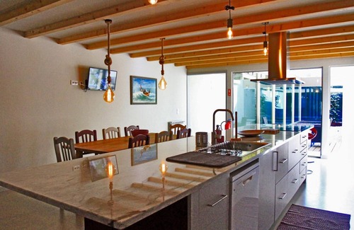 Torreira House | Holiday Home 'Casa Do Cais' with Sea View, Wi-Fi and Air Conditioning