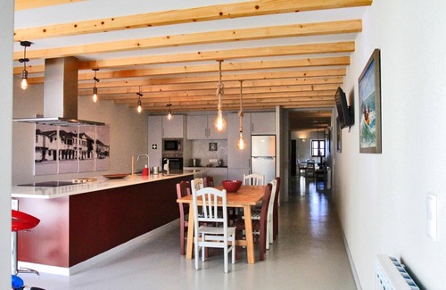 Torreira House | Holiday Home 'Casa Do Cais' with Sea View, Wi-Fi and Air Conditioning