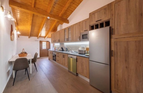 Loule House | Holiday Home 'Casa Do Forno - Vale Luís Neto' with Mountain View, Wi-Fi and Air Conditioning