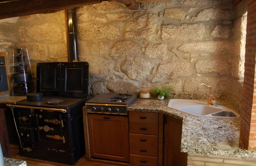Canicada House | Holiday Home 'Casa Do Gêres' with Lake View, Private Pool and Wi-Fi