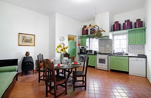 Carvalhinhos House | Holiday Home "Casa do Lavrador Furnazinhas" with Mountain View & Wi-Fi