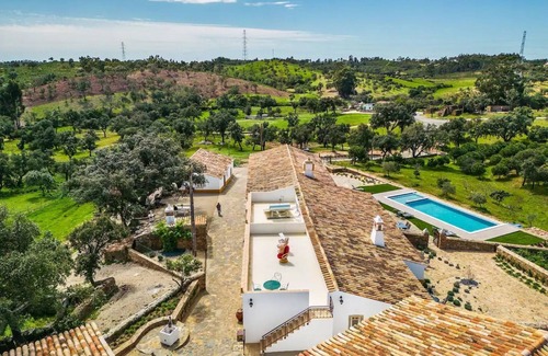 Loule House | Holiday Home 'Casa Do Poço - Vale Luís Neto' with Mountain View, Wi-Fi and Air Conditioning