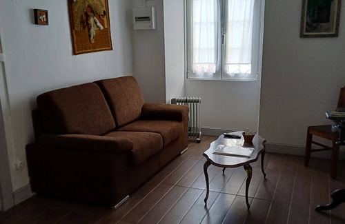 Fajazinha House | Holiday Home 'Casa do Rossio' with Mountain View & Wi-Fi