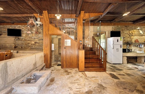 Armamar House | Holiday Home 'Casa Do Riacho - Douro' with Mountain View, Private Terrace and Wi-Fi