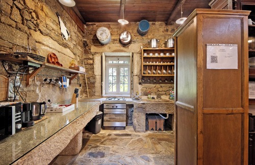 Armamar House | Holiday Home 'Casa Do Riacho - Douro' with Mountain View, Private Terrace and Wi-Fi