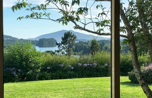 Vila Nova de Cerveira House | Holiday Home 'Casa Dos Silêncios - Paz E Natureza' with Mountain View, Pool and Wi-Fi