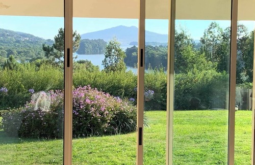 Vila Nova de Cerveira House | Holiday Home 'Casa Dos Silêncios - Paz E Natureza' with Mountain View, Pool and Wi-Fi