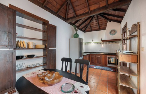 Las Tricias House | Holiday Home 'Casa El Café' with Sea View, Private Terrace and Wi-Fi