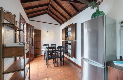 Las Tricias House | Holiday Home 'Casa El Café' with Sea View, Private Terrace and Wi-Fi