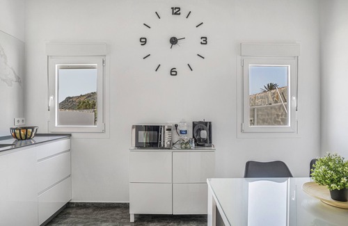 San Ambrosio House | Holiday Home 'Casa El Elefante' with Private Terrace, Wi-Fi and Air Conditioning
