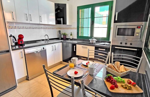 Tarajalejo House | Holiday home CASA ELA in Tarajalejo, sea view, near the beach, WiFi