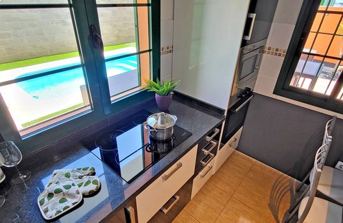 Tarajalejo House | Holiday home CASA ELA in Tarajalejo, sea view, near the beach, WiFi