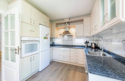 Son Moll House | Holiday Home Casa Luz close to the Beach with Wi-Fi & Garden