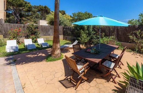 Son Moll House | Holiday Home Casa Luz close to the Beach with Wi-Fi & Garden