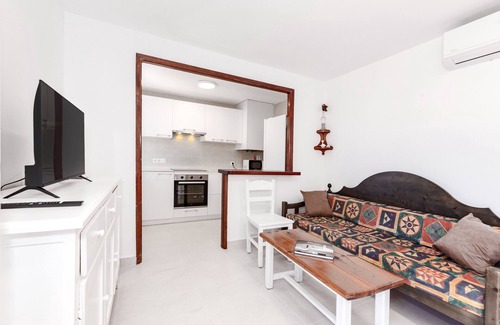 Cap d'Artrutx Apartment | Holiday Home 'Casa Joana' with Private Terrace, Private Garden and Wi-Fi