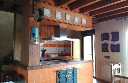La Horcajada House | Holiday Home 'Casa Rural Lucia' with Mountain View, Private Terrace and Wi-Fi
