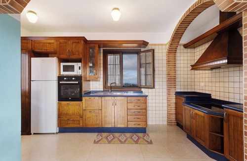 Echedo House | Holiday Home 'Casa Girdana' with Sea View, Private Terrace and Wi-Fi