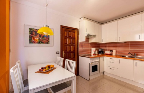 Las Rosas House | Holiday Home Casa Golfin with Garden View, Wi-Fi & Terrace