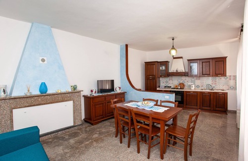 Irgoli House | Holiday Home 'Casa Irgoli - Sardegna' with Private Terrace, Wi-Fi and Air Conditioning