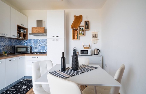 Jerzu House | Holiday Home "Casa Jerzu S'essia de su santu" with Sea View, Garden & Wi-Fi