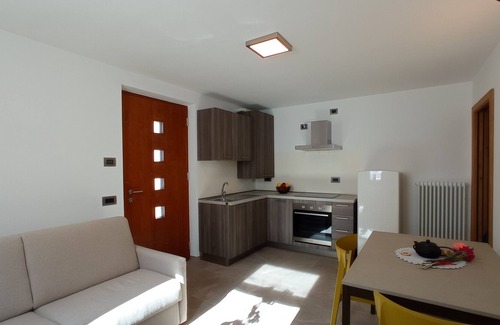 Pellizzano House | Holiday Home 'Casa Martinelli Rodelia Verde' with Mountain View, Private Garden and Wi-Fi