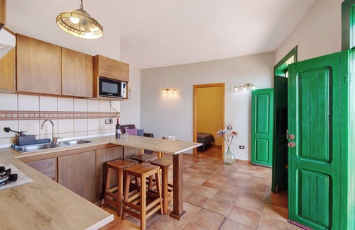 El Tablado House | Holiday Home "Casa Mirador El Topo" with Sea View, Private Terraces & Wi-Fi