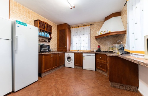 Monda House | Holiday Home "Casa Mis Nietos" with Pool, Garden and Wi-Fi