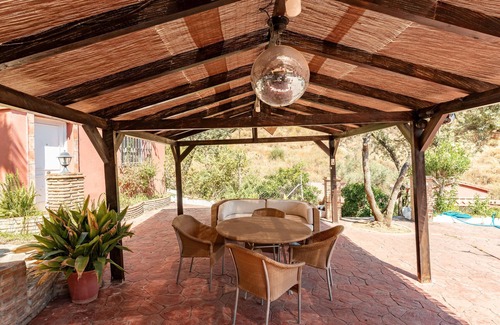 Monda House | Holiday Home "Casa Mis Nietos" with Pool, Garden and Wi-Fi