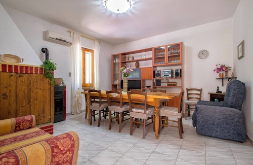 San Lorenzo House | Holiday Home 'Casa Ottula' with Private Garden, Wi-Fi and Air Conditioning